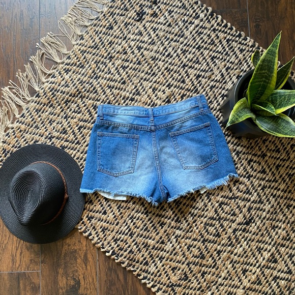 🌵 Cute High Rise Shorts 🌵 - Picture 3 of 10